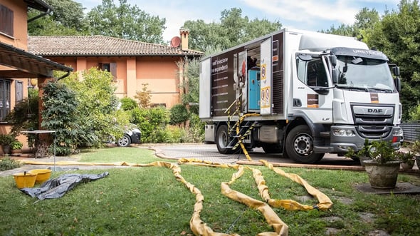 llegada-camion-taller-uretek